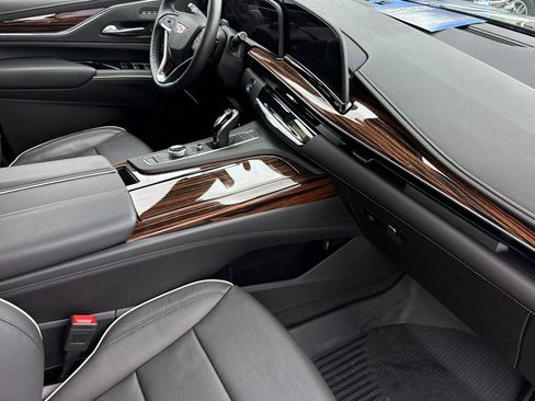Used 2023 Cadillac Escalade Premium Luxury AWD/4WD image 16