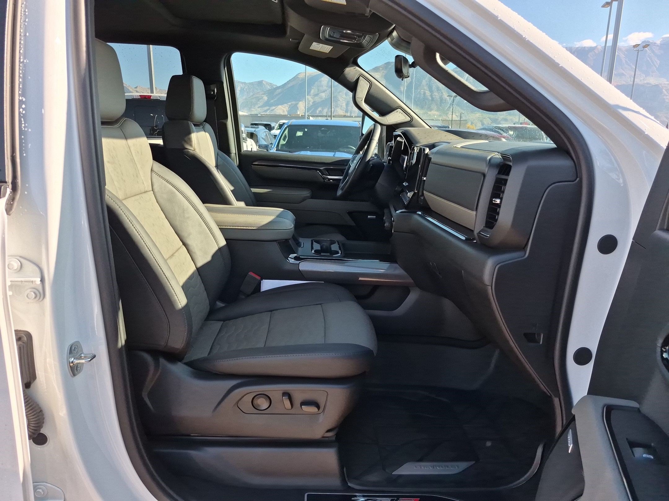 Used 2026 Chevrolet Silverado 2500 ZR2 w/ LPO, Dark Essentials Package AWD/4WD image 32