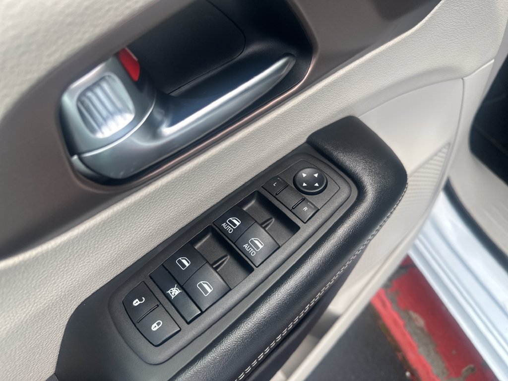 Used 2023 Chrysler Voyager LX FWD image 11