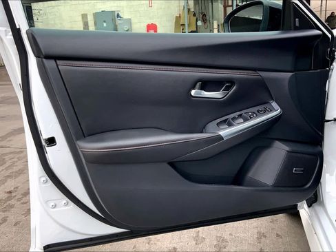 Used 2024 Nissan Sentra SR w/ SR Premium Package image 21