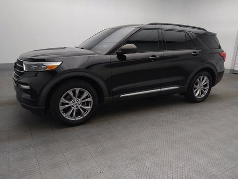Used 2021 Ford Explorer XLT w/ Equipment Group 202A image 2