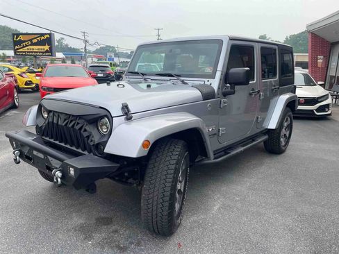 Used 2018 Jeep Wrangler Unlimited Sahara image 8