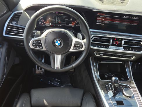 Used 2022 BMW X5 M50i image 13