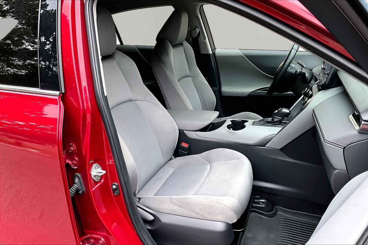 Certified 2024 Toyota Venza LE AWD/4WD image 9