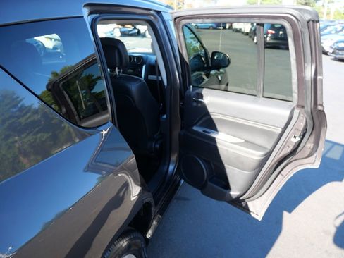 Used 2017 Jeep Compass Latitude image 30