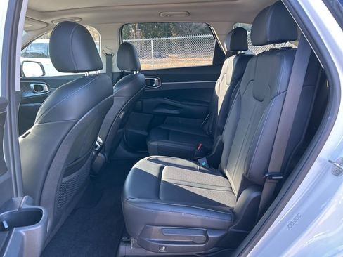 Used 2021 Kia Sorento EX image 24