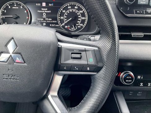 Used 2022 Mitsubishi Outlander SE image 18