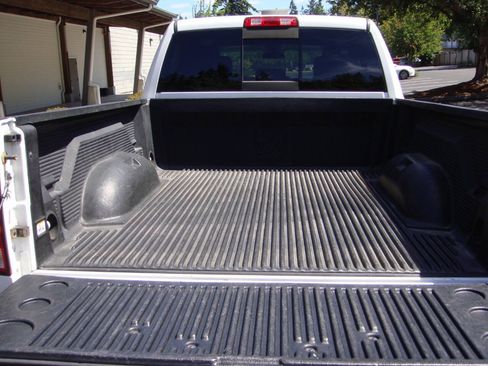 Used 2017 RAM 1500 Classic SLT AWD/4WD image 11