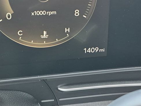 Used 2025 Hyundai Kona SEL FWD image 2