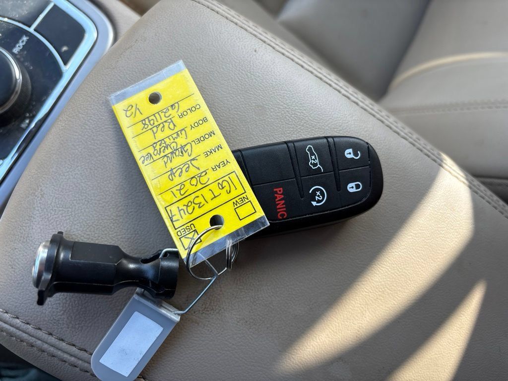 Used 2021 Jeep Grand Cherokee Limited w/ Trailer Tow Group IV AWD/4WD image 12