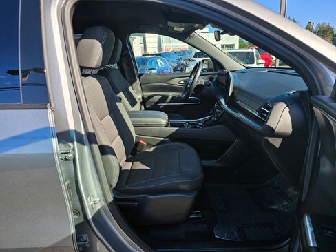 Used 2024 Chevrolet Traverse LT image 11