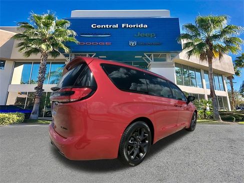 New 2026 Chrysler Pacifica Limited w/ S Appearance Package image 5