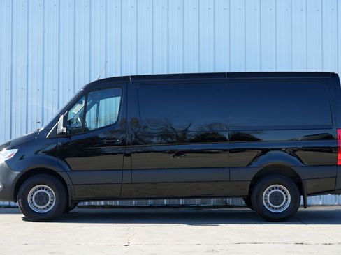 Used 2024 Mercedes-Benz Sprinter 2500 image 37
