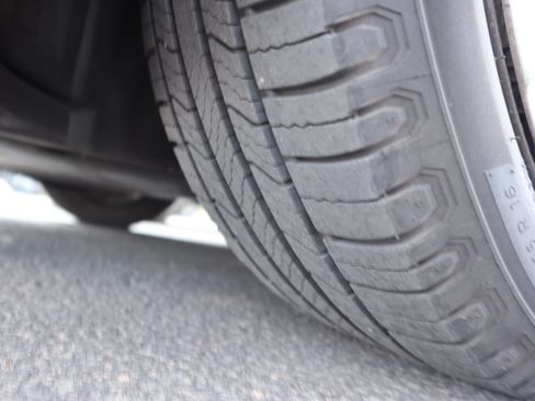 Used 2020 Toyota Corolla LE w/ Carpet Mat Package (TMS) FWD image 13