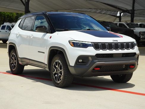 Used 2025 Jeep Compass Trailhawk w/ Trailhawk Elite Group AWD/4WD image 6