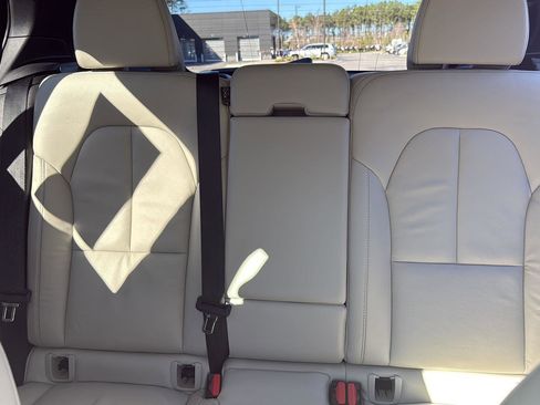 Used 2023 Volvo XC40 B5 Plus w/ Protection Package Premier image 23