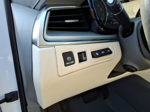 Used 2023 Cadillac XT5 Premium Luxury w/ Technology Package FWD image 9