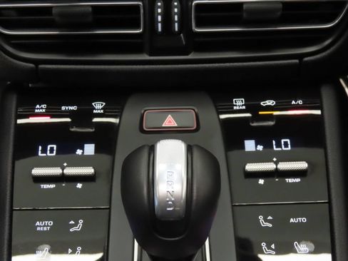 Certified 2026 Porsche Macan AWD/4WD image 26