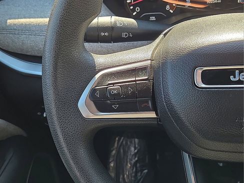 Used 2024 Jeep Compass Sport image 19