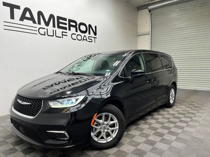 Used 2024 Chrysler Pacifica Touring-L
