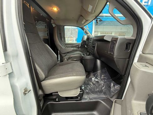 Used 2023 GMC Savana 2500 w/ Driver Convenience Package image 32
