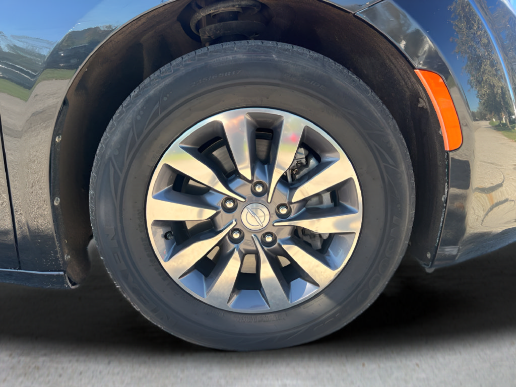 Used 2020 Chrysler Pacifica Touring-L Plus FWD image 35