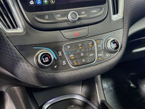 Used 2019 Chevrolet Malibu LT FWD image 16
