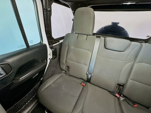 Used 2019 Jeep Wrangler Unlimited Sahara AWD/4WD image 12