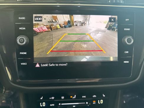 Used 2022 Volkswagen Tiguan SE R-Line FWD image 35