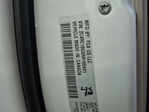 Used 2024 Chrysler Pacifica Touring-L FWD image 19