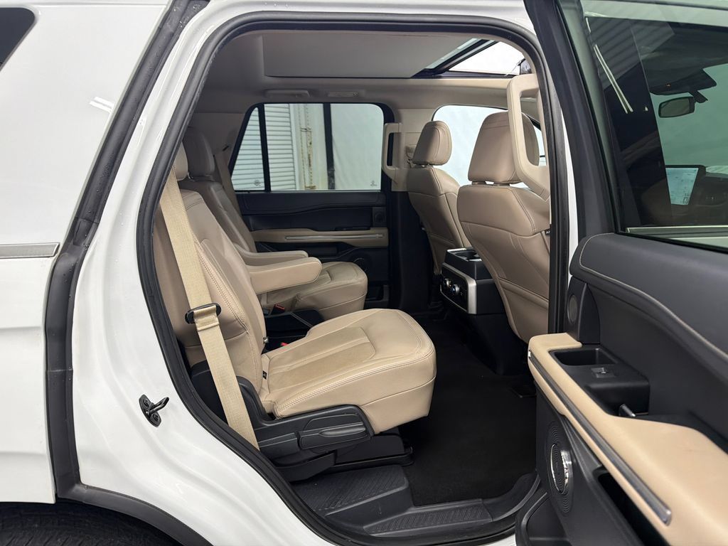 Used 2024 Ford Expedition Limited RWD image 17