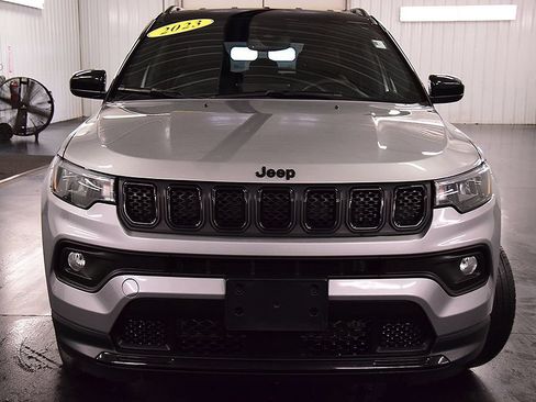 Used 2023 Jeep Compass Latitude w/ Convenience Group AWD/4WD image 2