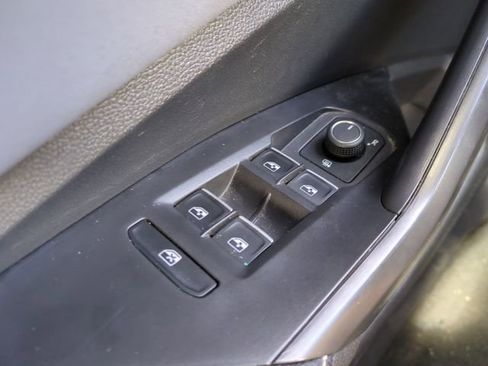 Used 2025 Volkswagen Jetta SE FWD image 28