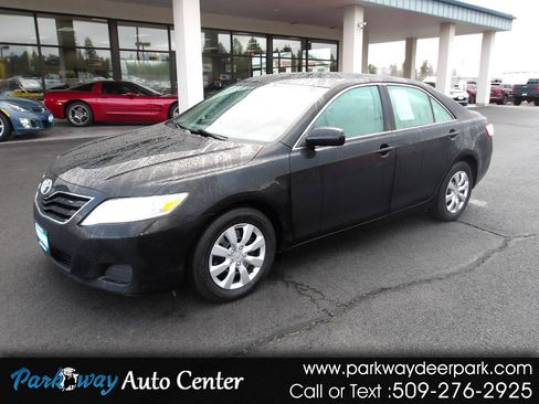 Used 2011 Toyota Camry LE image 1