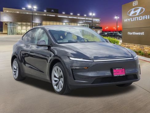 Used 2026 Tesla Model Y 2WD image 1