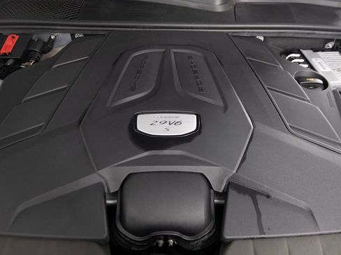 Certified 2023 Porsche Cayenne S Platinum AWD/4WD image 43