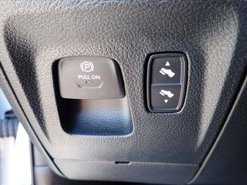 Used 2023 RAM 1500 Laramie AWD/4WD image 17