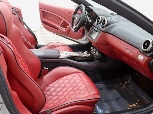 Used 2010 Ferrari California RWD image 28