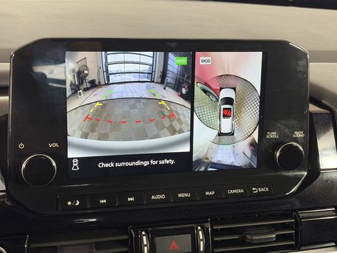 Used 2024 Nissan Pathfinder SL image 26