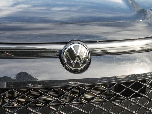 Used 2025 Volkswagen Tiguan SE R-Line AWD/4WD image 5