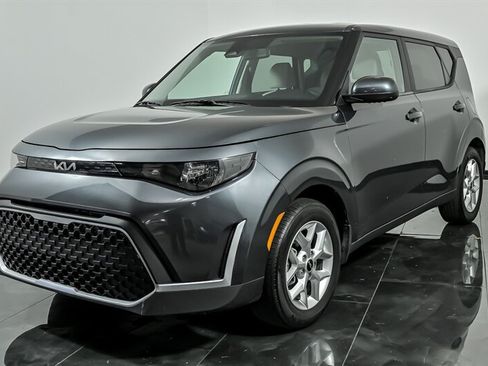 Used 2023 Kia Soul LX w/ Option Group 015 FWD image 5