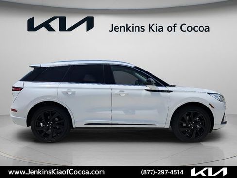 Used 2024 Lincoln Corsair Grand Touring w/ Equipment Group 301A AWD/4WD image 3