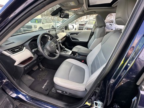 Used 2019 Toyota RAV4 Limited image 30