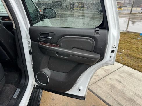 Used 2011 GMC Yukon Denali image 24