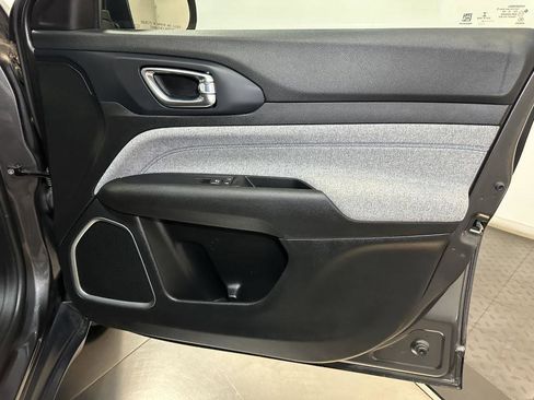 Used 2022 Jeep Compass Latitude image 36