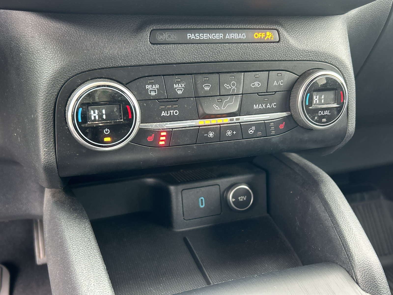 Certified 2020 Ford Escape Titanium AWD/4WD image 23