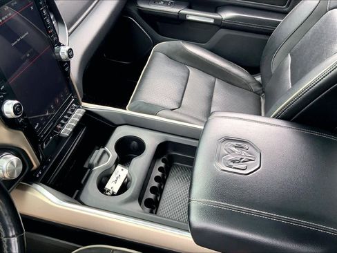 Used 2019 RAM 1500 Laramie AWD/4WD image 17