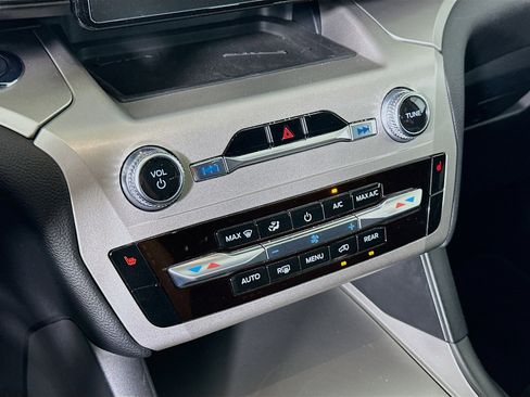 Used 2022 Ford Explorer XLT w/ Class IV Trailer Tow Package image 23