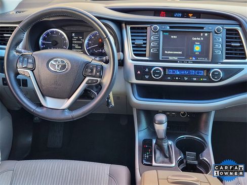 Used 2019 Toyota Highlander LE image 28