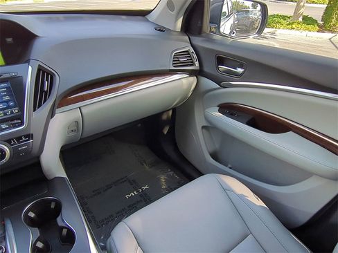 Certified 2018 Acura MDX FWD w/ Technology Package image 17